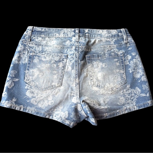 NWT Candies Woman’s 7 White Floral Blue Denim Shorts With Rhinestone Button - Picture 2 of 6